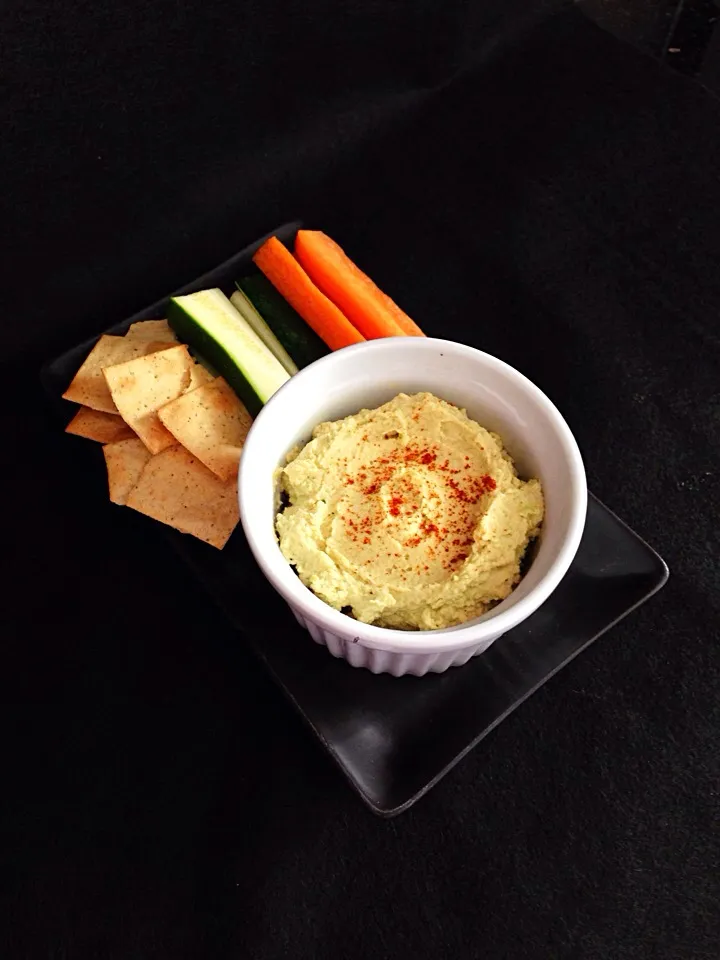 Edamame hummus with carrot & zucchini sticks, lentil chips|coxiella24さん