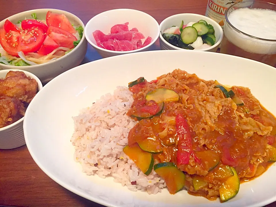 豚バラとズッキーニのトマトカレー＊オニオンとトマトのマリネサラダ(^o^)|basilさん