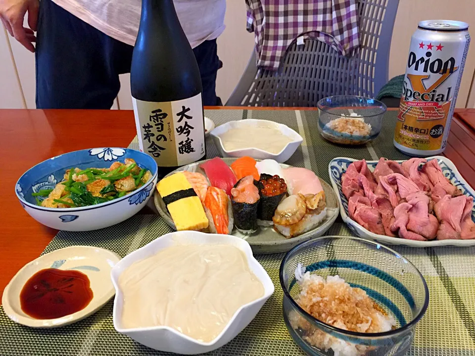 ごま豆腐、セリのお浸し、ローストビーフ、スーパーお寿司。|Yoshito  Kobayashiさん