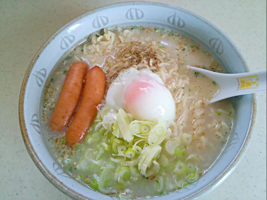 Snapdishの料理写真:とんこつラーメン♪|takaponさん