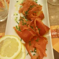 #Tunacarpaccio #fish #italianfood #pescefresco #labergamina #labergaminaarcore #mangiaresano #libochef #expofriends #foodpic #labergaminaweddingtime #pescecrudo|Eugenio Bertolacciniさん