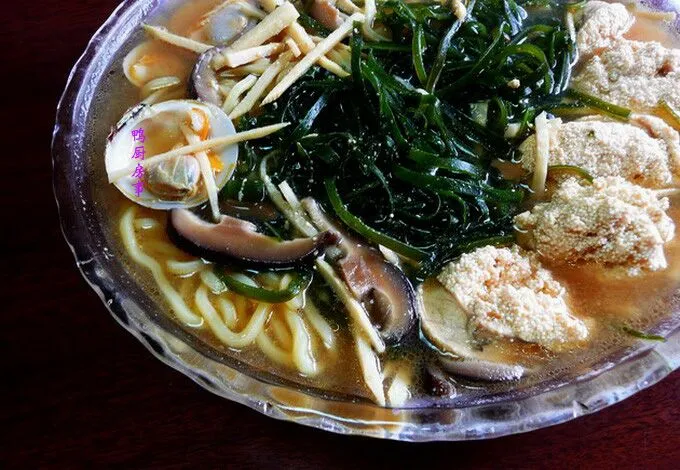 Snapdishの料理写真:鱼春海带汤面。。。noodle soup with fish roe and kelp|steven z.y.さん