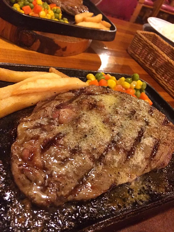 Snapdishの料理写真:リブロースステーキ200g|Fumiaki Matsubaraさん