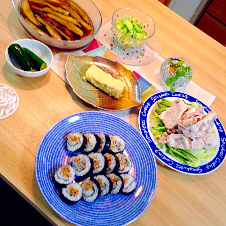 ナスの揚げ浸し、豚しゃぶ、厚焼き卵、のりまき、きゅうりの丸漬けラビちゃん作o(^_^)o|ちーままさん