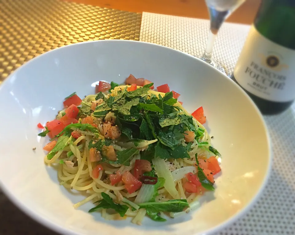 残り野菜で冷製パスタとお手頃な泡🍷|ぷっくりんこ💙さん