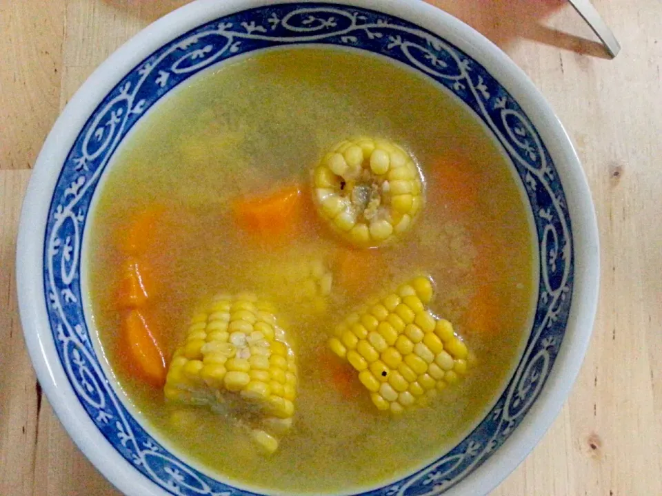 Simple corn and carrot soup. Perfect on a rainy night|Mimi Zarinaさん