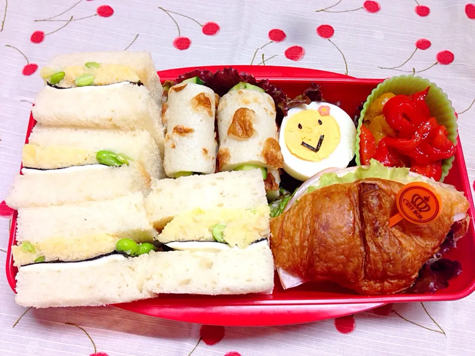 Snapdishの料理写真:タラモサンドとハムレタスクロワッサン弁当(OvO)|伊佐治親（イサ）さん