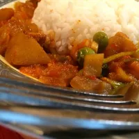 Rice with sautéed veggies (potato, sweet peppers, peas, onion, garlic, ginger), pineapple with curry powder|Sriram Raghuramさん