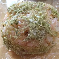 Snapdishの料理写真:混ぜ込みバター醤油おにぎり|bayernistaさん