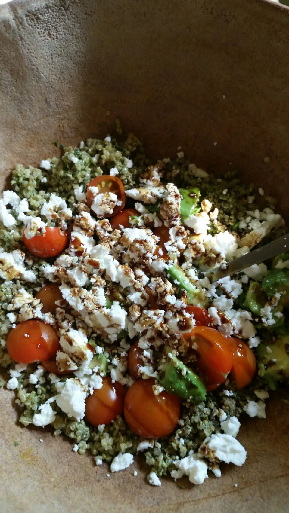 Quinoa Salad w/ Tomatoes, Avocado, Raw Goat Feta, and Pumpkin Seed Oil Drizzle|Christina Sasserさん