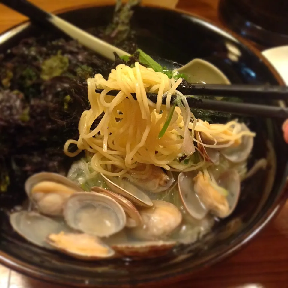 Snapdishの料理写真:じょんのび@市ヶ谷で岩海苔あさりラーメン850円。|hoppycowさん