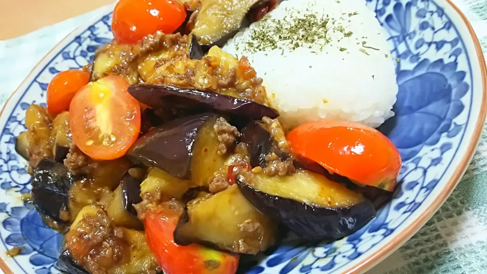 茄子とトマトの麻婆丼🎵|エツ次郎さん