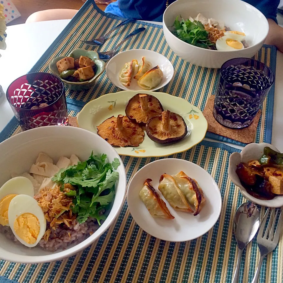 クリスピー餃子 肉厚しいたけ 豆腐と夏野菜の中華炒め|amiさん