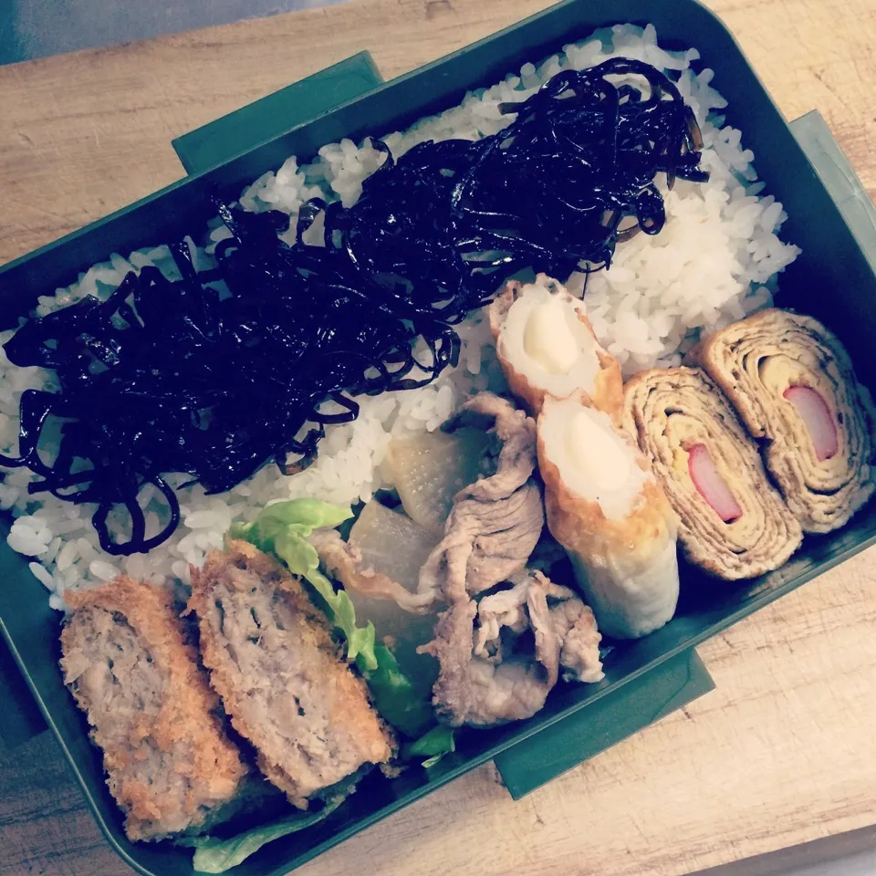 ♡ダンナ弁当♡  ☺︎メンチカツ  ☺︎豚大根  ☺︎ちくきゅー  ☺︎卵焼き|Naaさん