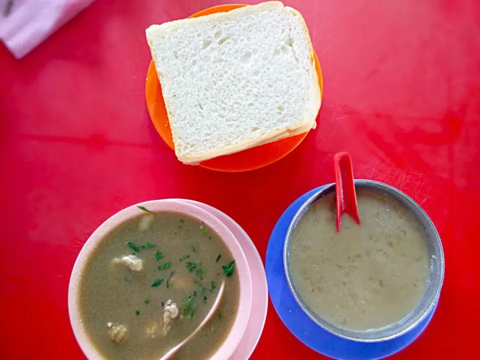 Chicken soup + bread + cendol|Maya Sulongさん