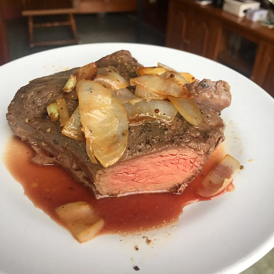 Snapdishの料理写真:Sous vide steak|Lynn Yang Wolfさん