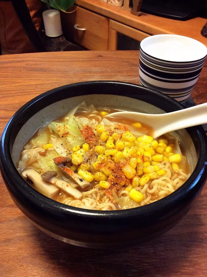 サッポロ一番袋麺で野菜コーンみそラーメン 2015.8.12|キラ姫さん