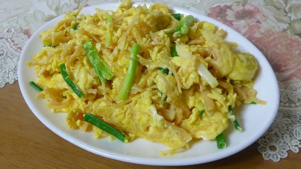 Snapdishの料理写真:干贝丝炒蛋。。。scrambled egg with dried scallop 2|steven z.y.さん