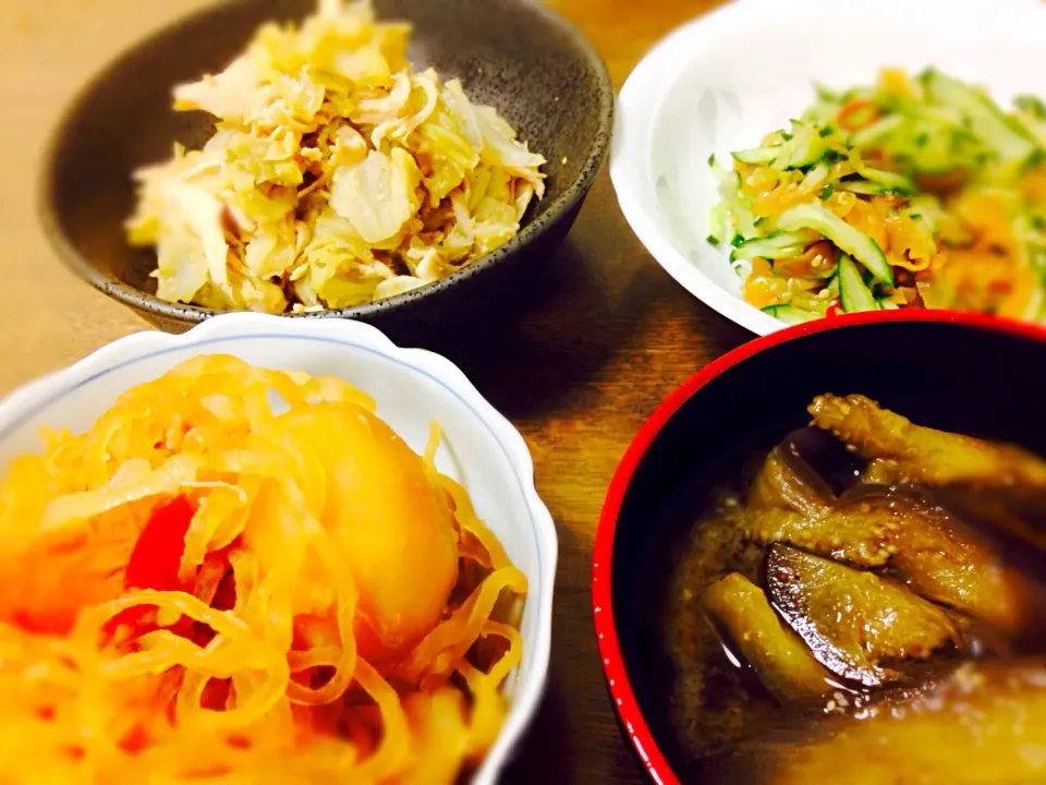 蒸しキャベツと鶏ササミのゴマポン酢和え・胡瓜とキクラゲ胡麻和え・茄子味噌汁・簡単肉ジャガ|herb39michikoさん