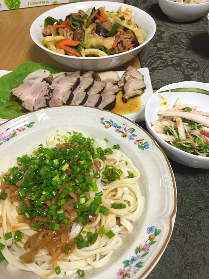 豚野菜の香り辛味噌炒め、ママ作の豚肉の何か、大根とカイワレの梅肉和え、搾菜うどん。|Angie44さん