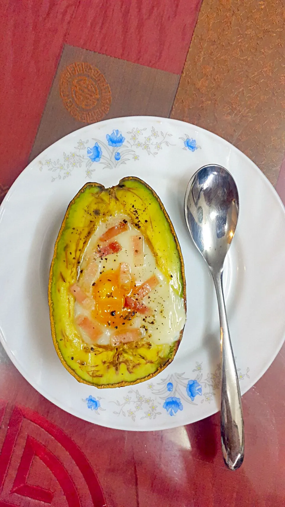 Snapdishの料理写真:avocado with egg|Tran Thanh Thuさん