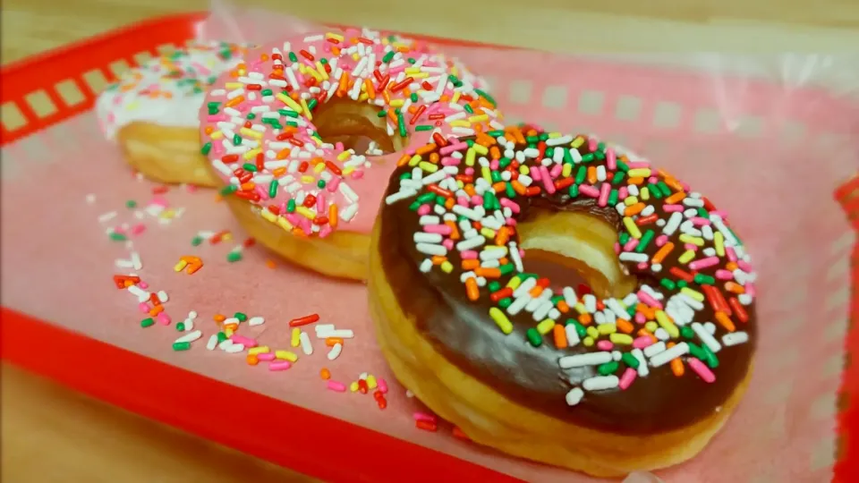 Snapdishの料理写真:#Sprinkles #yum #Donut|Malis Vannaさん