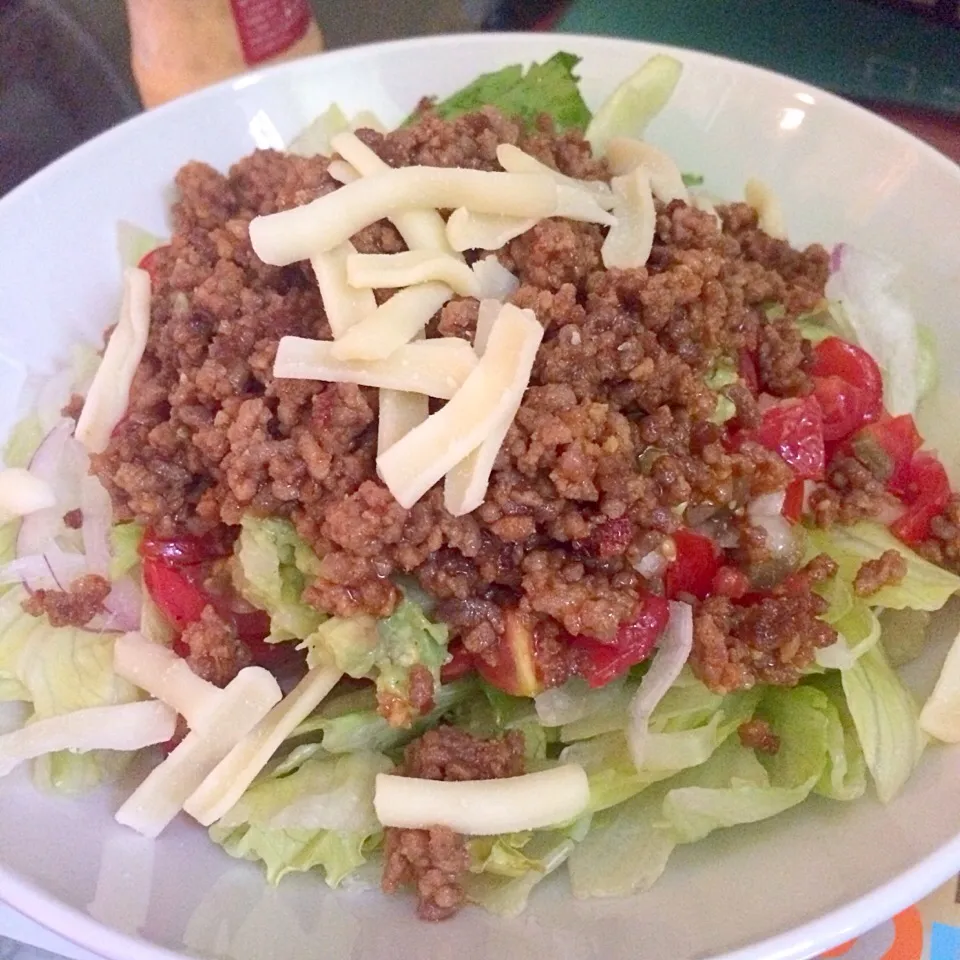 Taco Salad with homemade guacamole and salsa|Kath Kanekoさん