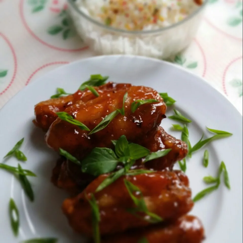 Snapdishの料理写真:vietnamese style - sweet, sour n savoury chicken wings with a bit of rice n blanched HK chye sim|Chua Jeanさん