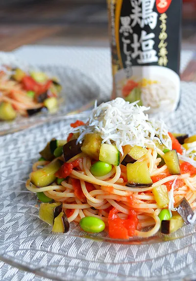 金魚の肴の2015年　イチオシ夏麺　その4　しらす＆夏野菜満載！鶏塩黒こしょうパスタ #うちバル #金魚の肴|青山金魚さん