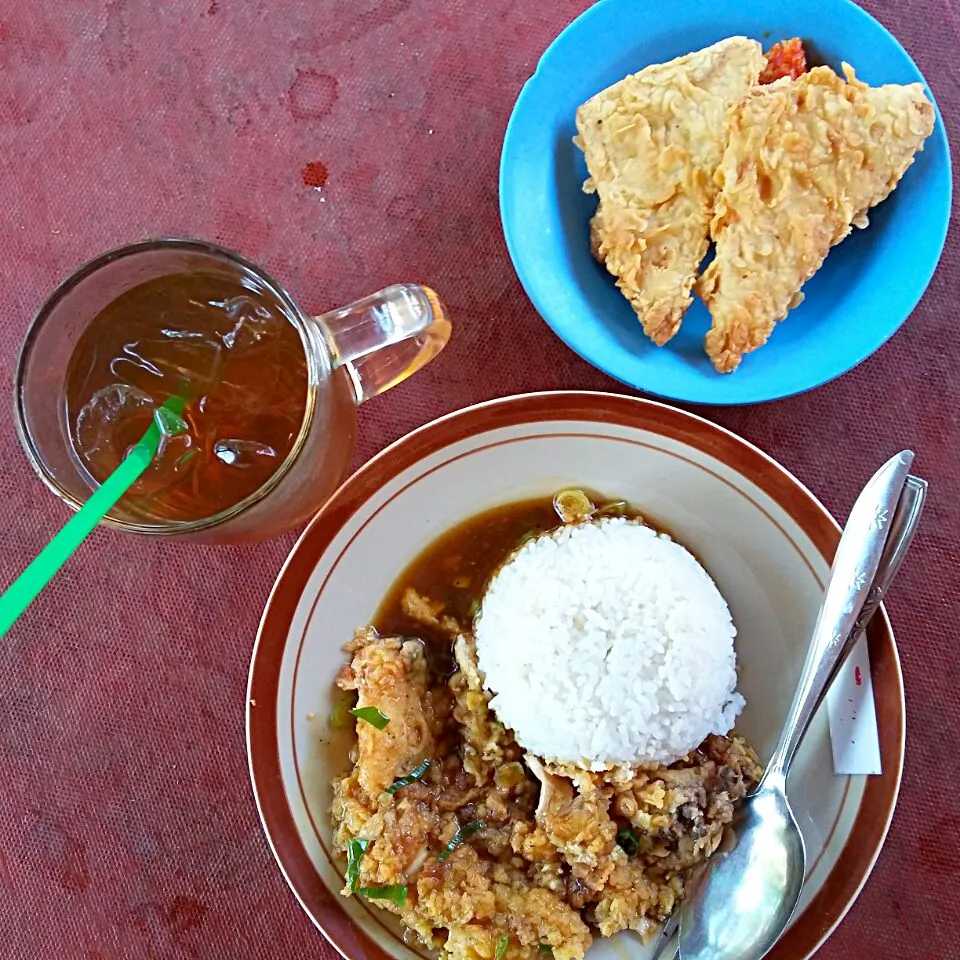 Snapdishの料理写真:chicken blackpepper n tempe crisp di foodcourt uny|Dyah Uswatun Khasanahさん