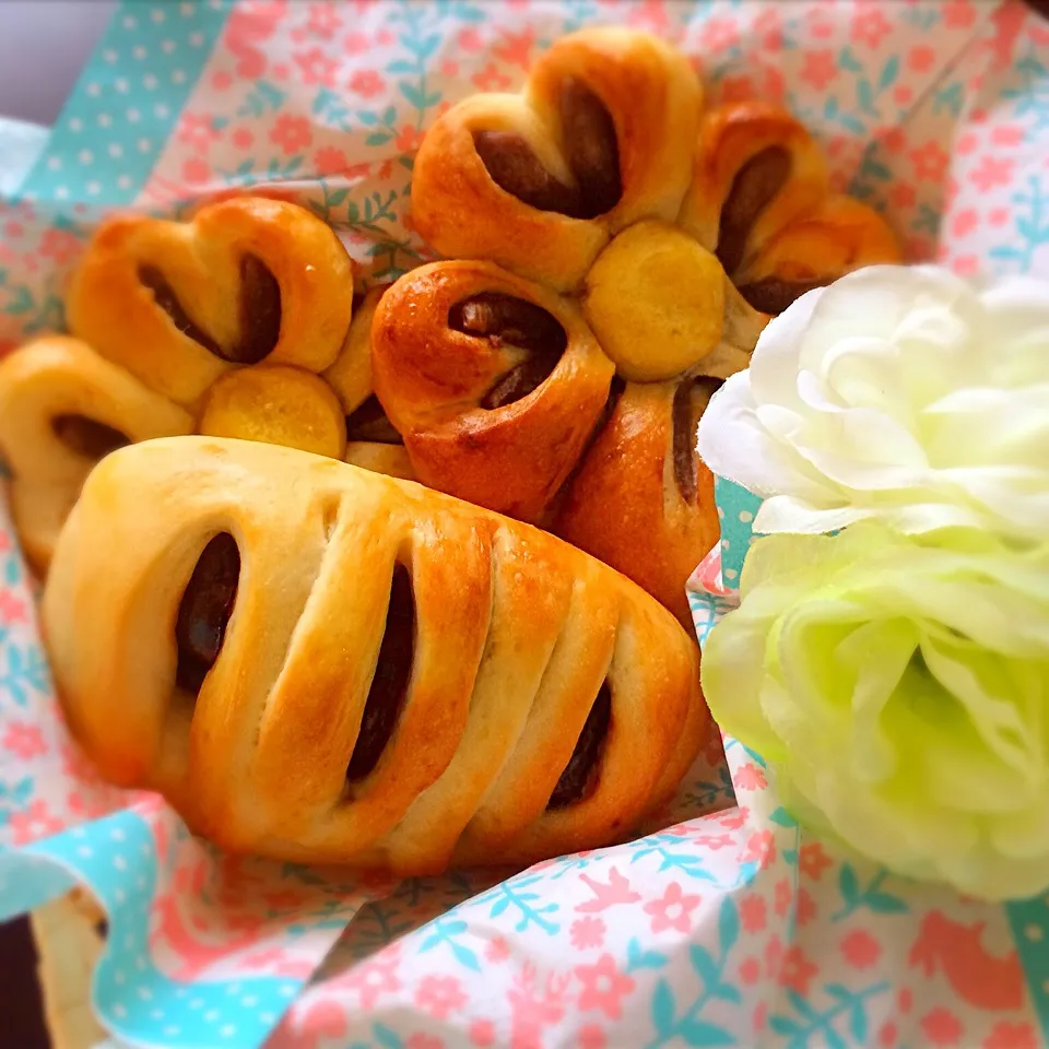 お盆なんで、お花あんパン🌼|ゆだともさん