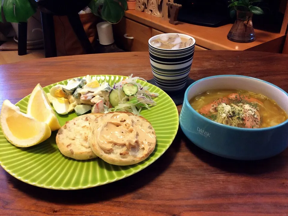 舞茸と玉ねぎのソーセージ入りカレースープごはん、残りモノ ポテトマカロニサラダ&カット野菜、グレープフルーツ、ふんわりホイップピーナッツのせイングリッシュマフィン 2015.8.13|キラ姫さん