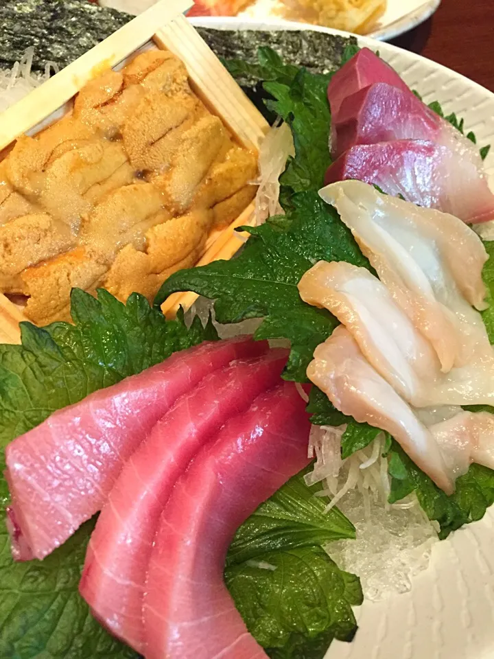 Snapdishの料理写真:sashimi + uni|hweeyhさん