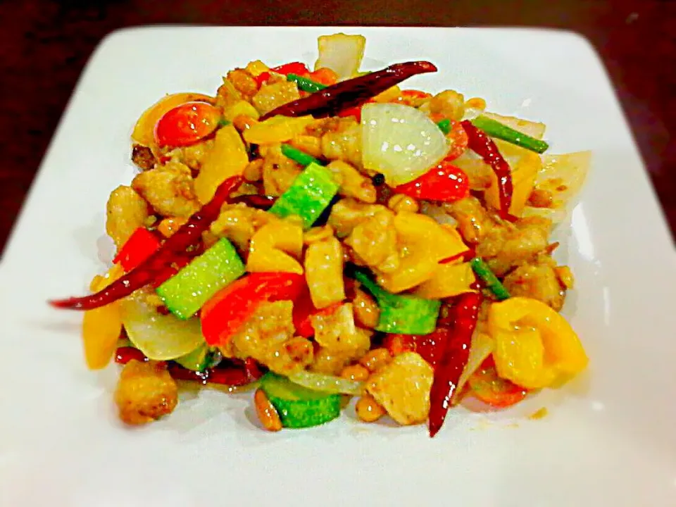 Chilli Chicken with Crispy Nuts (bell peppers celery tomatoes nuts cucumber chillies onions garlic chinese soy sauce nam pla cumin coriander pepper mustard seed|🌼 Pooja's Kitchenette 🌼さん