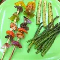 Bbq Chicken and steak kabobs with baked asparagus and zucchini|tiffany masonさん