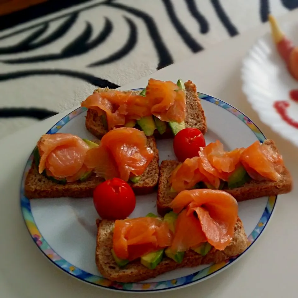 Smoked salmon with avocado|Tangさん