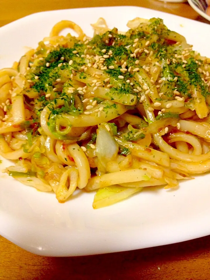 シンプル焼きうどん✨カープソースでね🎵|まいりさん