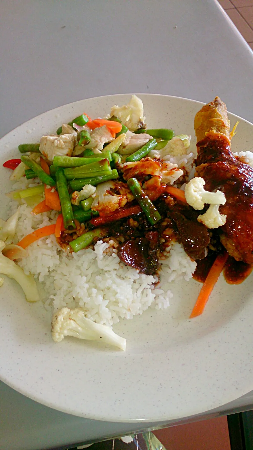 white rice+vege+fried chicken|aaennatashaさん