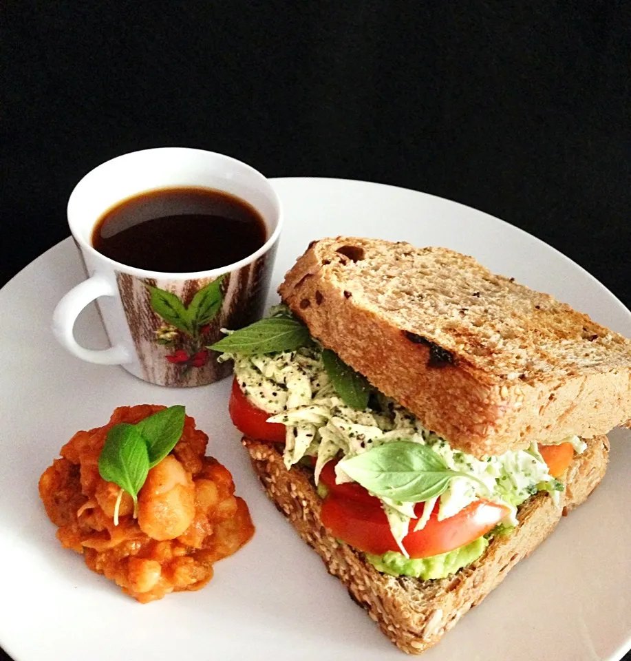 Pesto chicken sandwich with smashed avocado, tomato & fresh basil. Chorizo baked beans. ☕️|coxiella24さん