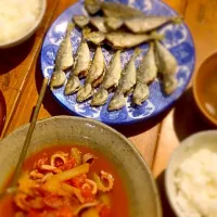 豆アジの唐揚げ
イカとセロリのトマト煮
じゃがいもと玉ねぎの味噌汁
ごはん|Aya Ozawaさん