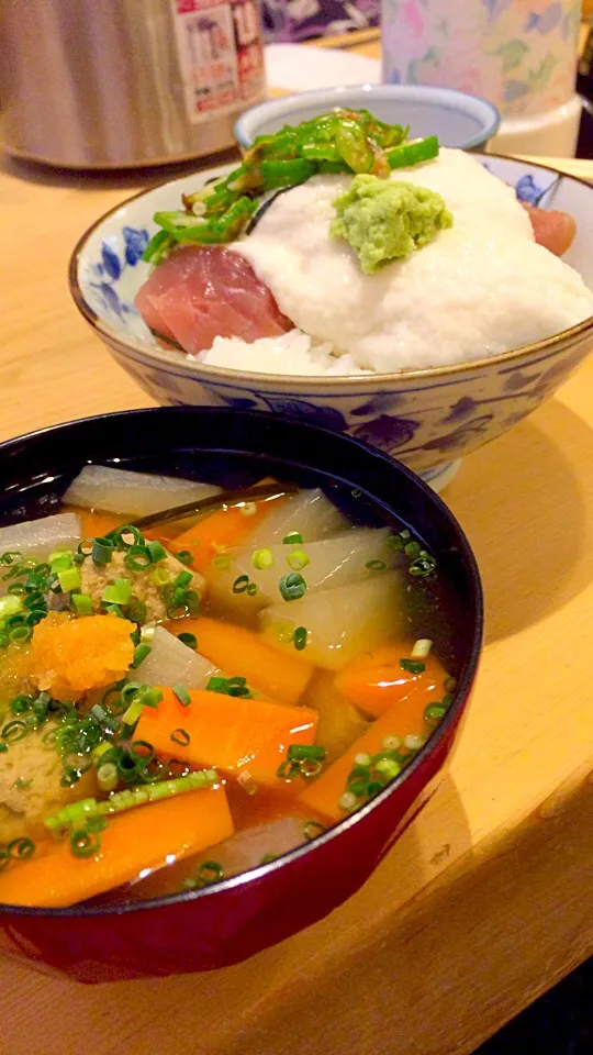 Snapdishの料理写真:三平汁とまぐろのぶっかけ丼。イワシのつみれが美味しい。|hideさん