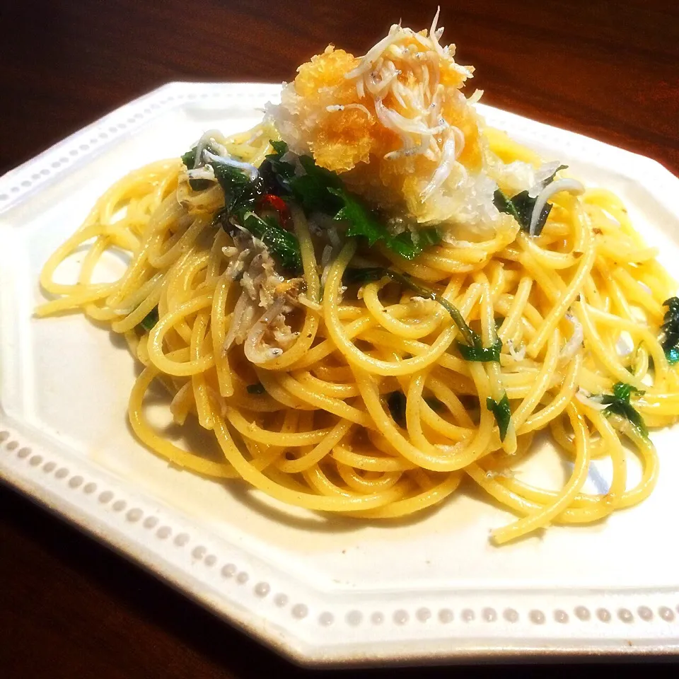 Snapdishの料理写真:大葉もたくさんいただいたので、しらすと大葉の和風パスタ。|yukko7740さん