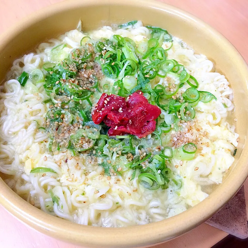 ◆サッポロ一番塩ラーメン◆
かき玉に梅干しのせ！|たまこっこさん