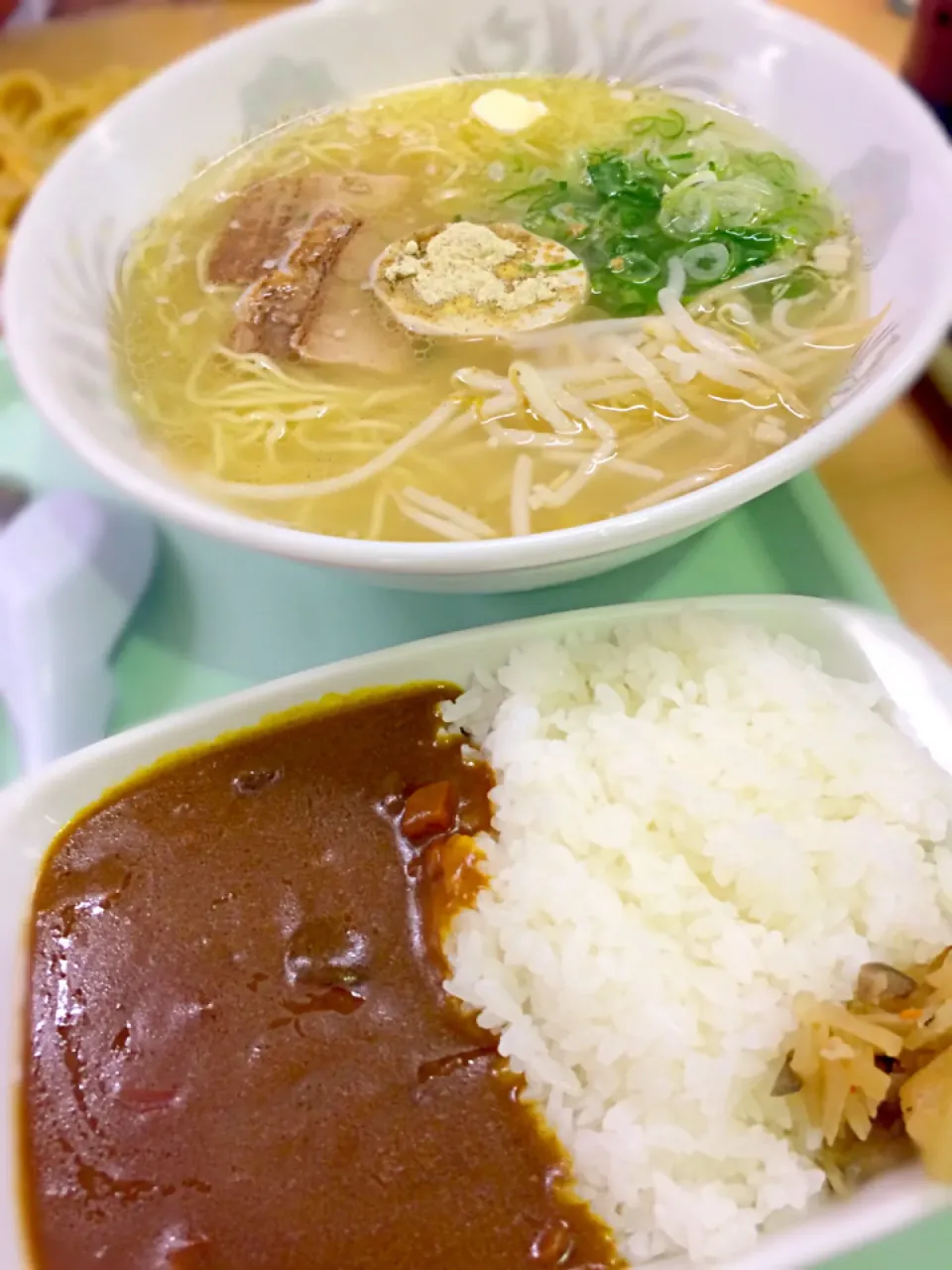 塩バターラーメンとビーフカレーライス at パーキングエリア|夏実さん