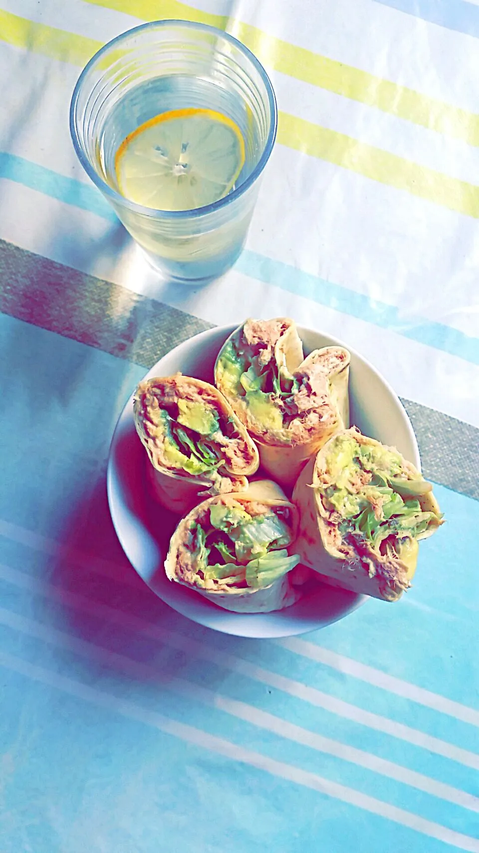 #lunch - avocado, tuna and cheese wraps & lemon water ♡|Mélissaさん