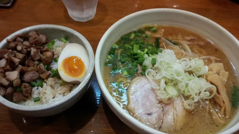 味噌ラーメンとまかない丼|Yoshio  Yasumotoさん