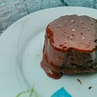 Salted caramel molten lava cake|Julie Tranさん