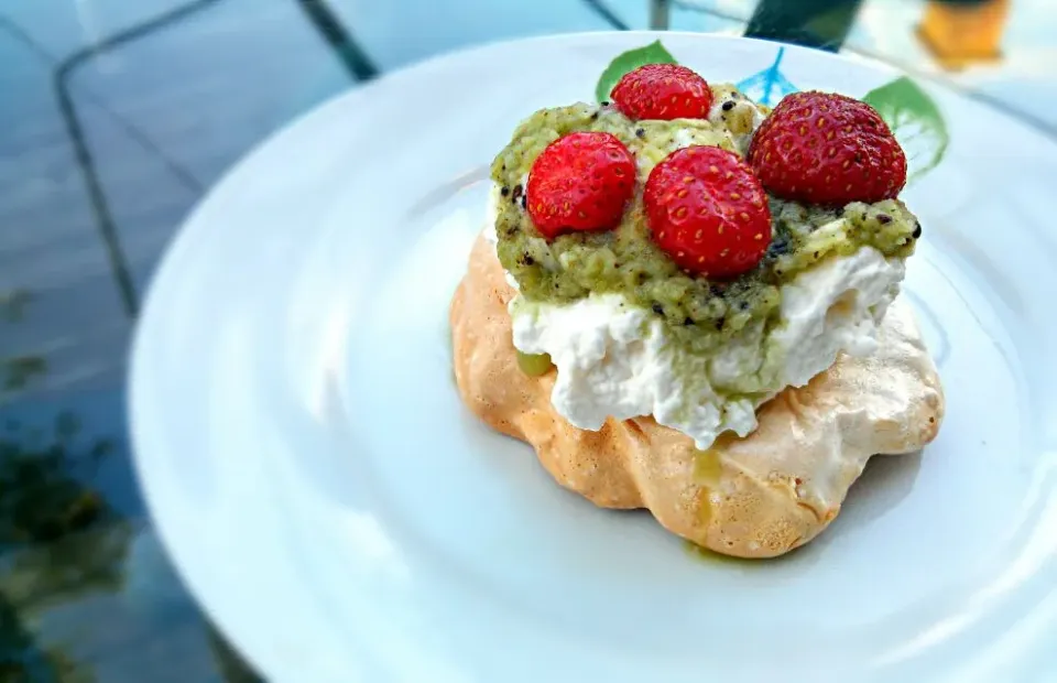 Snapdishの料理写真:Mini pavlova topped with freshly whipped cream, fresh strawberries and a kiwi puree|Julie Tranさん