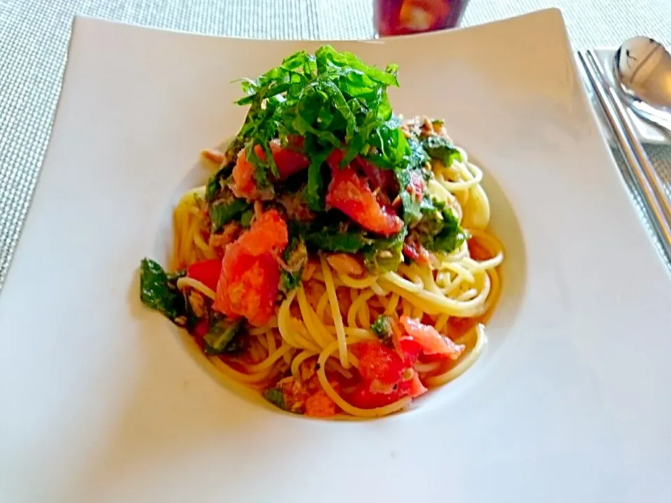 Snapdishの料理写真:トマト🍅と大葉とツナの和風冷製パスタ🍝|yokoさん