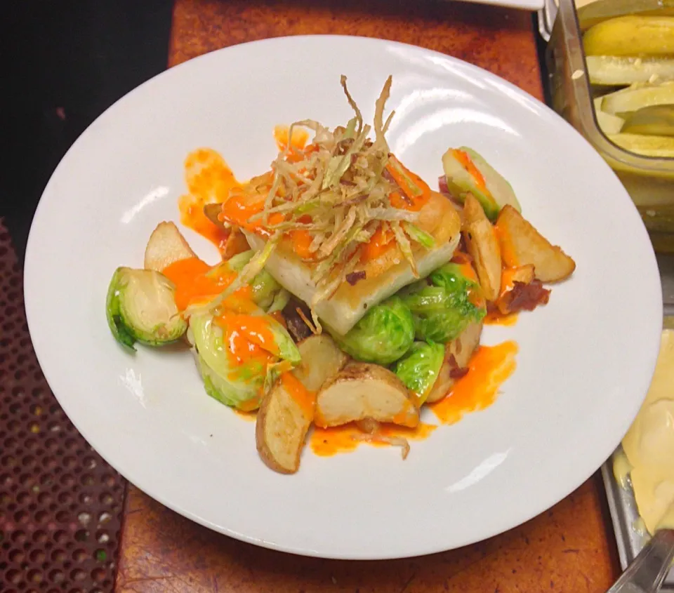 Pan seared halibut with Brussels sprout hash|Chef Guidaさん